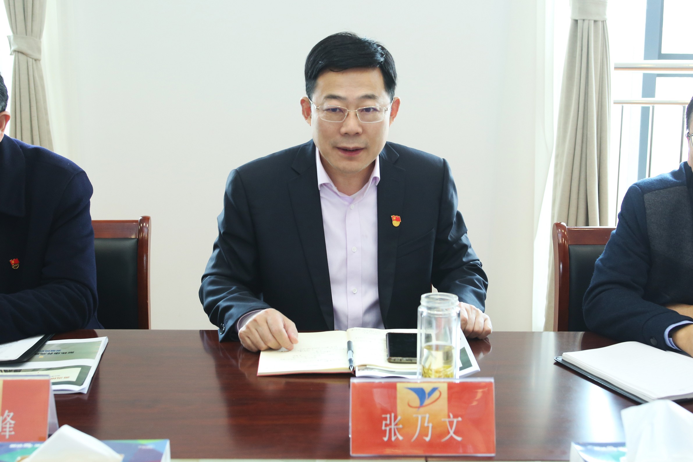 張書記赴香港地產(chǎn)平臺(tái)調(diào)研 2_眸目壓縮.jpg