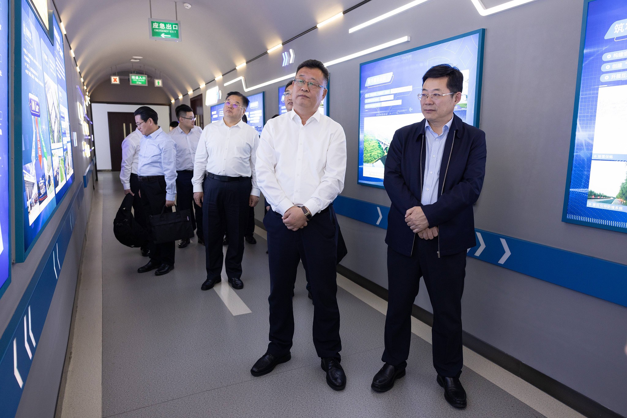 張乃文調(diào)研高速公司公司_眸目壓縮_眸目壓縮.jpg
